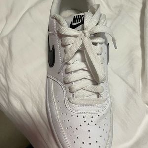 Nike Womens court vision low